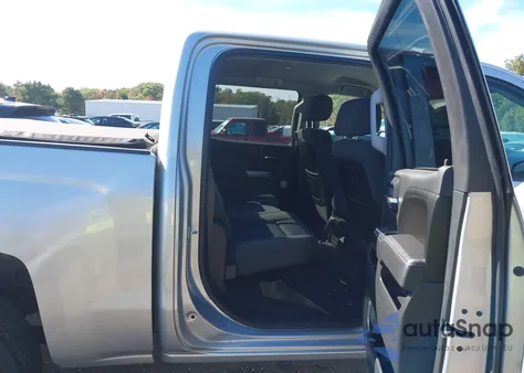 2015 Chevrolet Silverado 1500 1Lt z USA, uszkodzony, nr VIN 3GCUKREC2FG128005